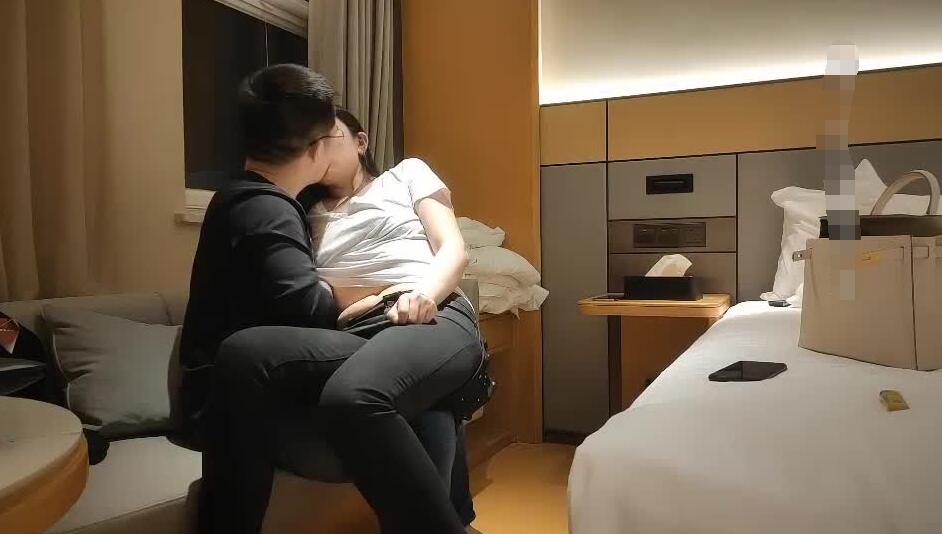 [主播探花] 2021-04-22 全国外围学生妹04-22有点小丰满的少妇