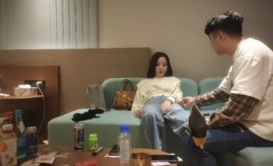 加钱哥加钱哥网约韵味十足小少妇，自带开档黑丝袜，极品美腿口活一流