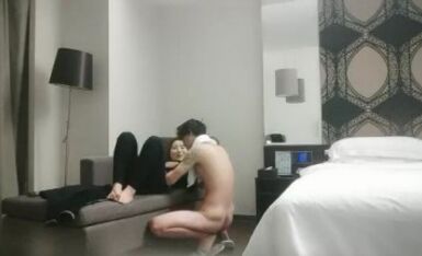 利利坚辛苦高品质探花，搞得太猛妹子被操哭，大奶颜值美女返场