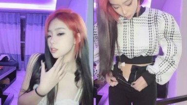 艳舞少女全程露脸火辣激情脱衣艳舞，性感好身材深夜随着音乐尽情摇摆，淫声荡语不断洗澡诱惑