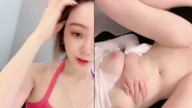 又一顶级的极品尤物下海出没！纯天然的白虎 不是刮毛的那种，是不长毛的那种，曾经超火，罕见粉嫩美穴，更极度诱惑