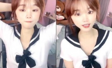 【卡哇伊03年娇小萝莉】和男友激情操逼，情趣制服一脸呆萌，扶着屌吸吮，骑上来抱着屁股操，爽的直浪叫