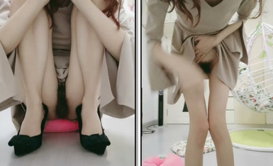 性感少妇的B很性感啊， 一圈儿B毛，完美诱惑，撕扯黑丝，尿尿，阴道大观赏