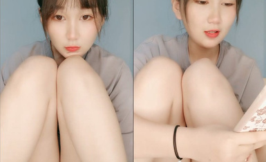 甜美系邻家妹妹！圆圆脸卡哇伊！没穿内裤无毛小穴，手指扣入玻璃棒抽插，爽翻流出白浆