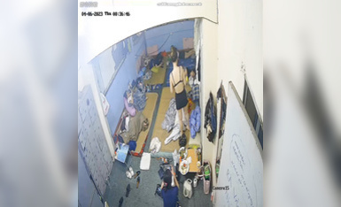 私房最新流出2023 黑客破解攝像頭偷拍 多場合家庭宿舍廁所更衣洗澡 (9)