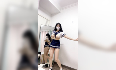 青春無敵 白皙圓潤極品天然巨乳蜂腰肥臀網紅小鋼炮【萬聽】高價私拍~變裝裸舞紫薇 (12)