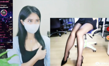 黑丝OL自愿带着遥控跳蛋上班 坐立不安 瘙痒难耐