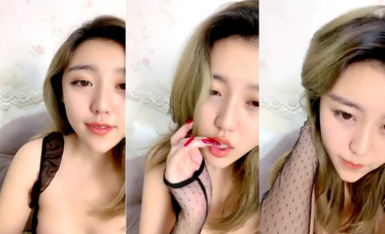 顏值御姐【極品肝肝不一樣】大奶騷舌~抖胸抖臀~騷舞誘人 (2)