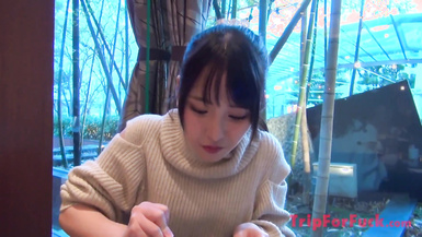 漂亮清純美眉吃雞啪啪【FC2-PPV-2629651】先上嘴吃飽再回房間喂下嘴 愛笑很可愛的妹子 被無套內射