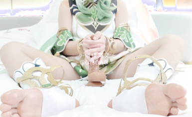 美腿玉足小可愛【小琪琪文文】足交爆射 小草神榨牛奶_