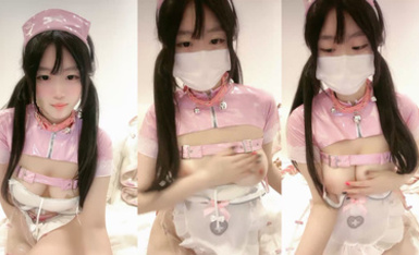 極品尤物美少女【菠蘿果醬】外表文靜清純！性感情趣裝雙馬尾，白嫩美乳粉嫩小穴，M腿自摸揉搓，極度誘惑