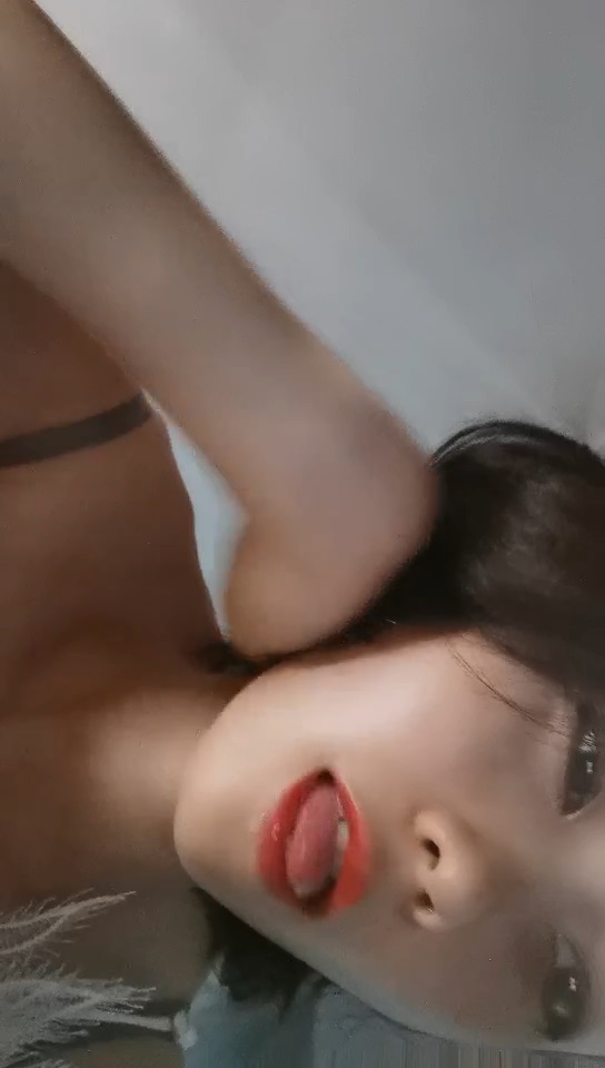 大二医学院校花 清纯大眼萌妹子 露脸闺房自慰 粉嫩的鲍鱼里淫液喷涌 00后新鲜胴体任你欣赏