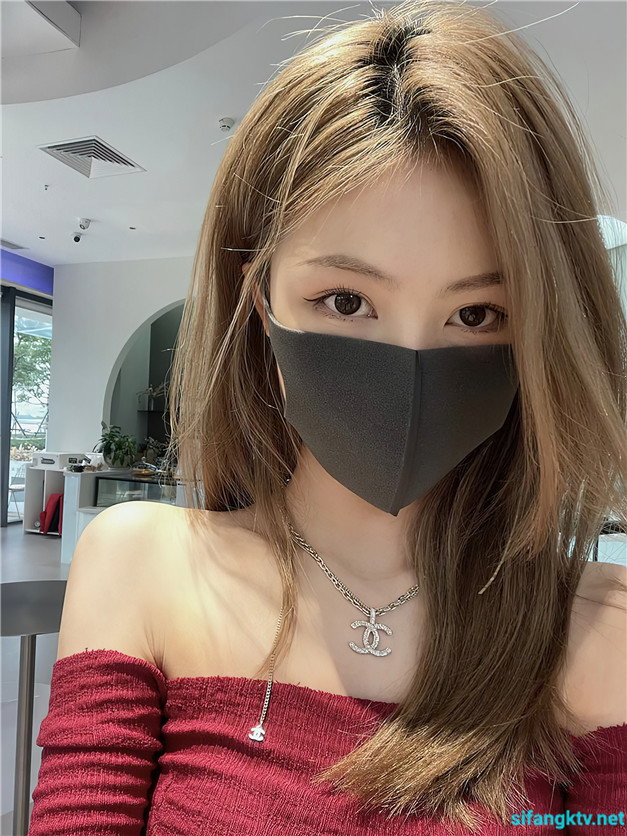 苗条身材长腿A4腰女神-济南95后『骚妻小野猫』被两猛男同啪啪疯狂3P齐操高清私拍91P 高清1440P版