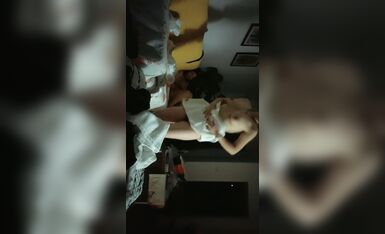 【换妻探花】良家夫妻的淫乱交换 与30岁夫妻相约 家中相聚 欣赏自己老婆在别的男人胯下呻吟