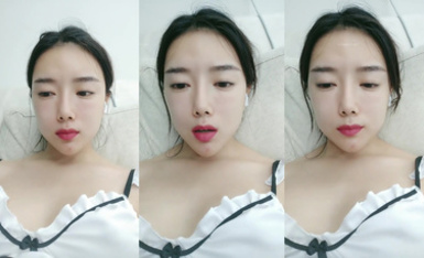 2024年新作，【甜甜小桃花】，女僕裝，白嫩小少婦，無美顏的鏡頭下也頗有幾分姿色，這黑乎乎的陰毛 (3)