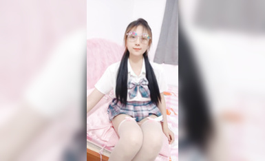 2024年7月，新人下海~【小甜舔】戴著眼鏡的學生妹！超美胸！超想舔她，眼鏡妹就是看著過癮 (1)