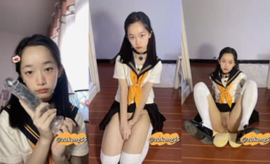 04年清純露臉小姐姐【胡椒籽】最新9月定製，各種COS裸體騷舞，道具紫薇噴水，與金主性愛 (6)