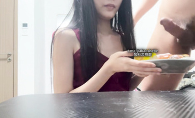 電報群VIP精液盛宴系列！亂倫變態老哥調教母狗堂妹2部，口交取精麵包加精+精液布丁1