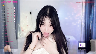 【Stripchat】超頂身材大眼甜妹女主播「HotHotXiXi」超魅惑舔舐假雞巴唾液四溢誘惑十足