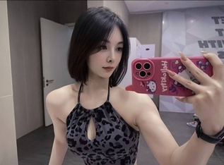 身材超極品的健身房女教練，為了業績提成和金主潛規則，被金主調教各種玩弄爆操顏射