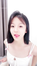 新人主播  超級粉嫩的校花級主播源源 舌釘口交 剛下海就跪在馬桶上被操，道具調教，胸推，舌釘小嘴性感口交，各種姿勢爆操 (20)