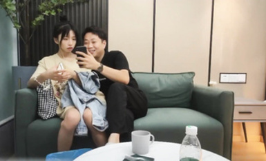 青春美女80多斤，讓人動容，纖細美腿高清拍攝超近視角，騎乘抽插站立後入