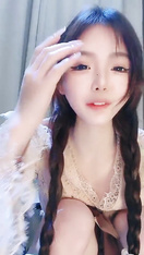 2025年最新抖音網紅女神下海【小饞貓】好美啊，絕對讓你一眼愛上，真是個超級反差的極品尤物 (2)