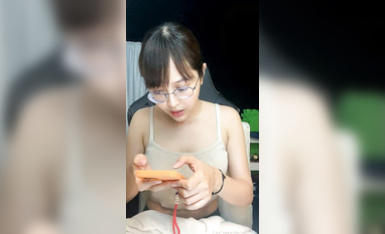 萬狼求檔OnlyFans斯文眼鏡反差小姐姐【deerlong】私拍合集,極品中的極品天生的肉便器,純情少女展現精湛口活兒口爆吞精 (5)