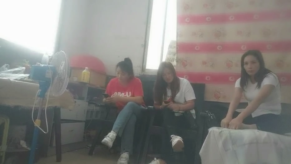 10.9新鸡窝搞2炮一屋小姐先干年轻没结过婚生过孩子的妹子不让舔逼只让肏第2个大奶熟妇主动热情服务真好