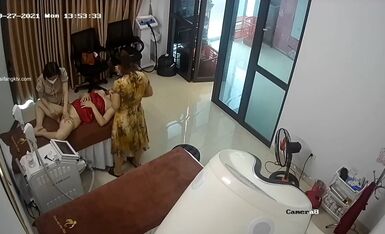 十一月最新流出黑客【破解摄像头】2021.9-10月偷拍❤️美容院全身脱毛剃须刀刮逼毛