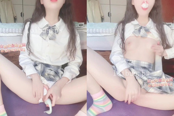 【宅男女神】推特極品福利姬【全世界最好的酒】完整福利②，白皙無毛粉鮑，肛塞跳蛋水晶棒紫薇，白漿泛濫（1）