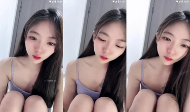 長腿嫩足顏值小母狗，連體黑絲透視裝，嫩足展示淫語挑逗，跪地自慰各種道具深插騷穴 (2)