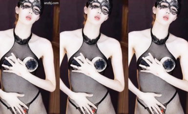 網易CC騷主播【白妖妖】土豪萬元定製騷舞。大膽露逼，道具自慰 (18)