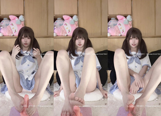 【玉足蘿莉風嫩妹】，可愛雙馬尾，露臉小美女【要要餓暈了】推特福利，自慰口交足交，性愛，小母狗屬性拉滿 (1)