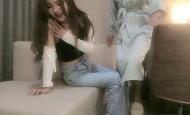 不是探花也不是演的，帅哥约了个整了容的漂亮女神，调情撩了半个小时，妹子开始还反抗 小哥看出她只是假装 其实也想要