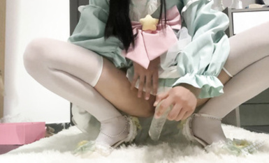 嘟嘟 7月最新 反差福利姬 極品白虎用道具插入到白漿直流