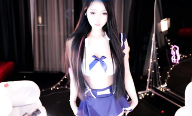 萬元定製星秀極品女神【雅恩北北】高能福利，自導自演與爸爸亂倫，雙道具榨白漿，黃瓜自慰狂噴水 (1)