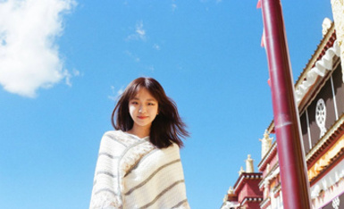 2025年新流，雲盤高質露臉泄密，阿黑顏式苗條小可愛被邪惡叔叔乾的面目扭曲，洗澡造愛換衣完全曝光