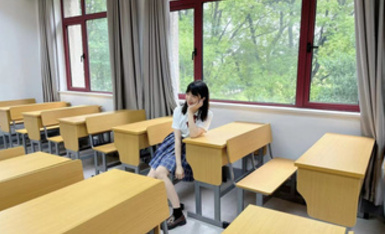 清純校服JK女大學生，人前是個超級乖巧的小甜妹，在床上被男友調教成反差母狗，簡直不要太騷