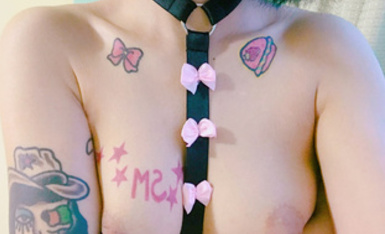 極品精神小妹，乳頭還穿著乳釘，陰唇釘著陰環，摳逼自慰 放尿特寫 (3)