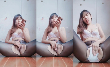 極品黑絲吊鍾乳小少婦，掰逼插穴自慰發騷 (2)